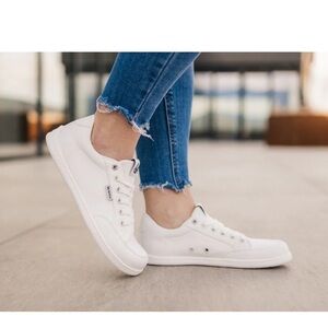 Be Lenka Barefoot Style Sneakers All White Size US 6.5